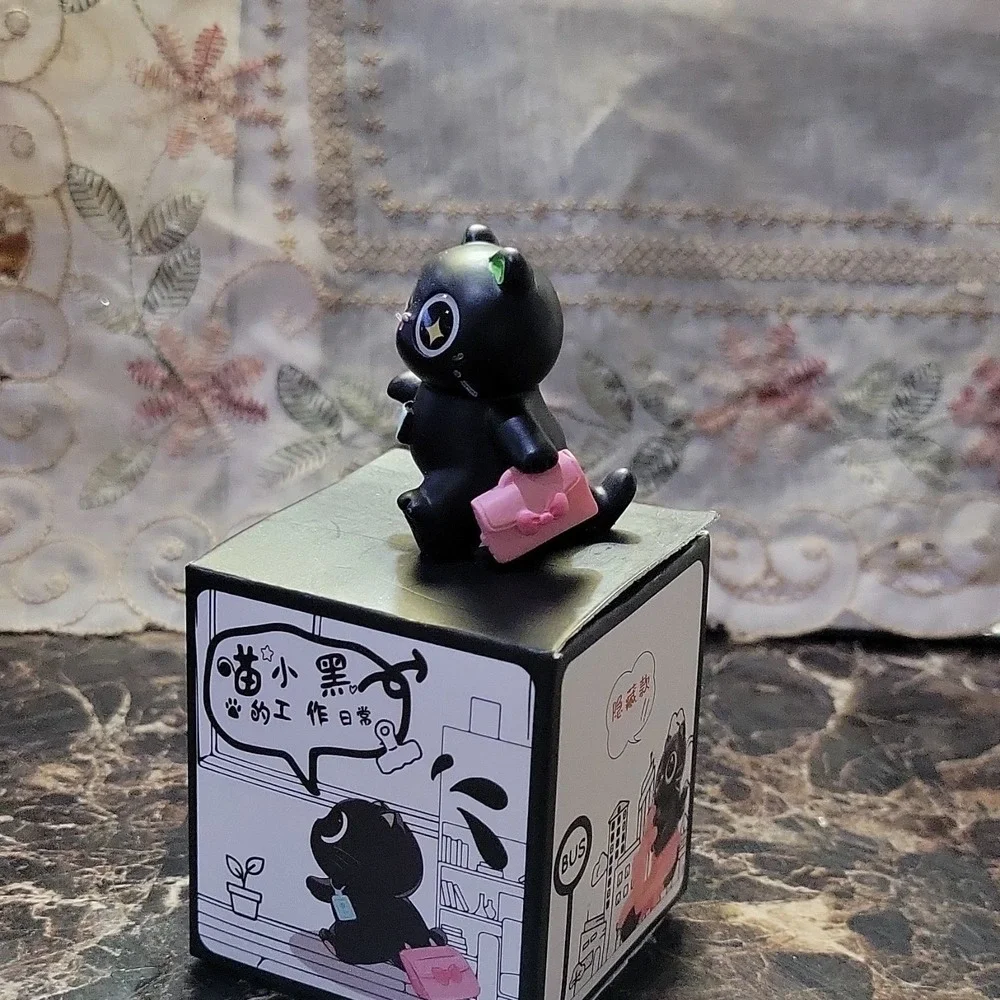 XIN ZHI JI Little Black Mini Resin Figurine Black Cat Animal Theme 1040-379